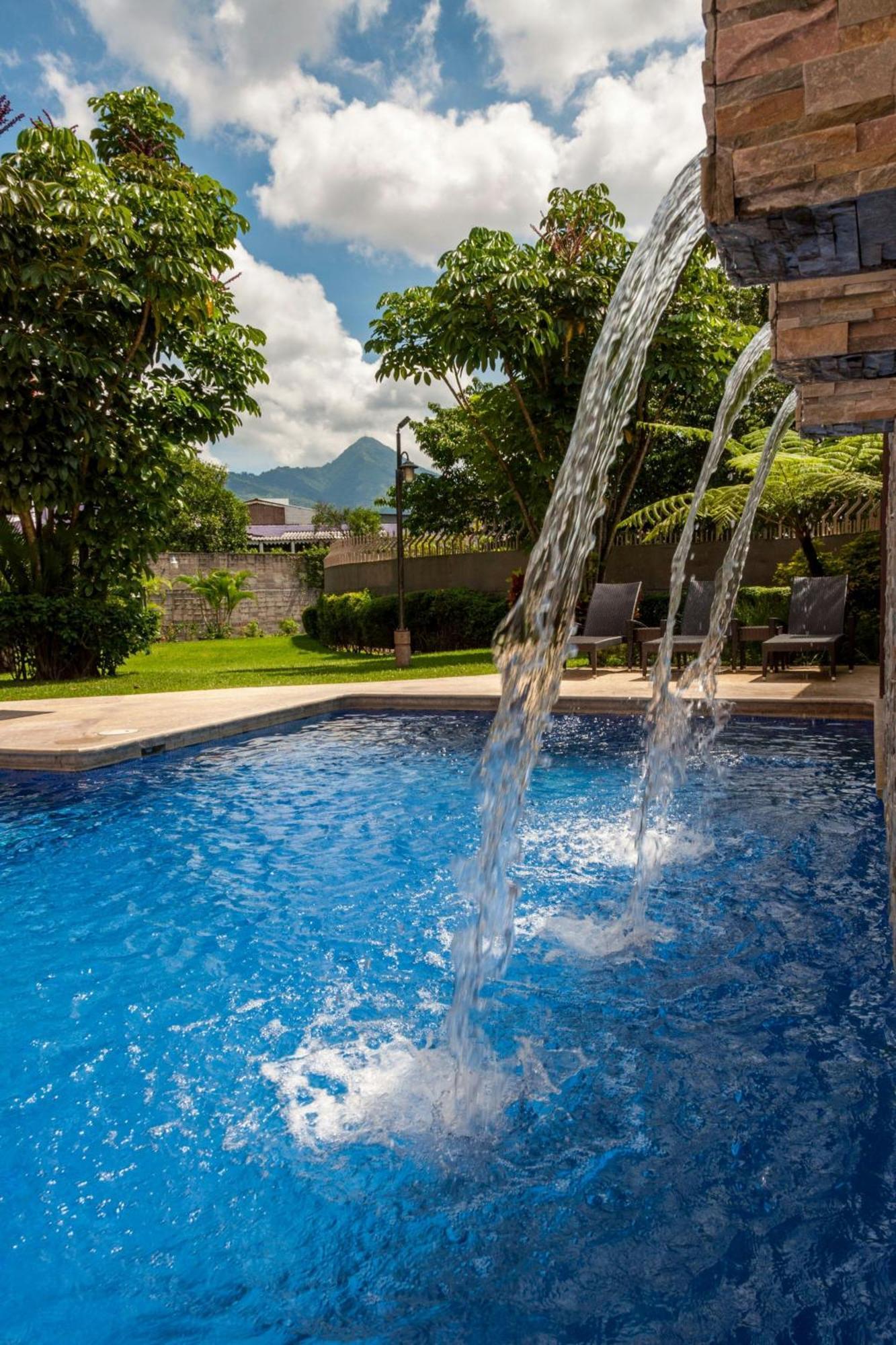 Hotel Courtyard By Marriott San Salvador Exterior foto